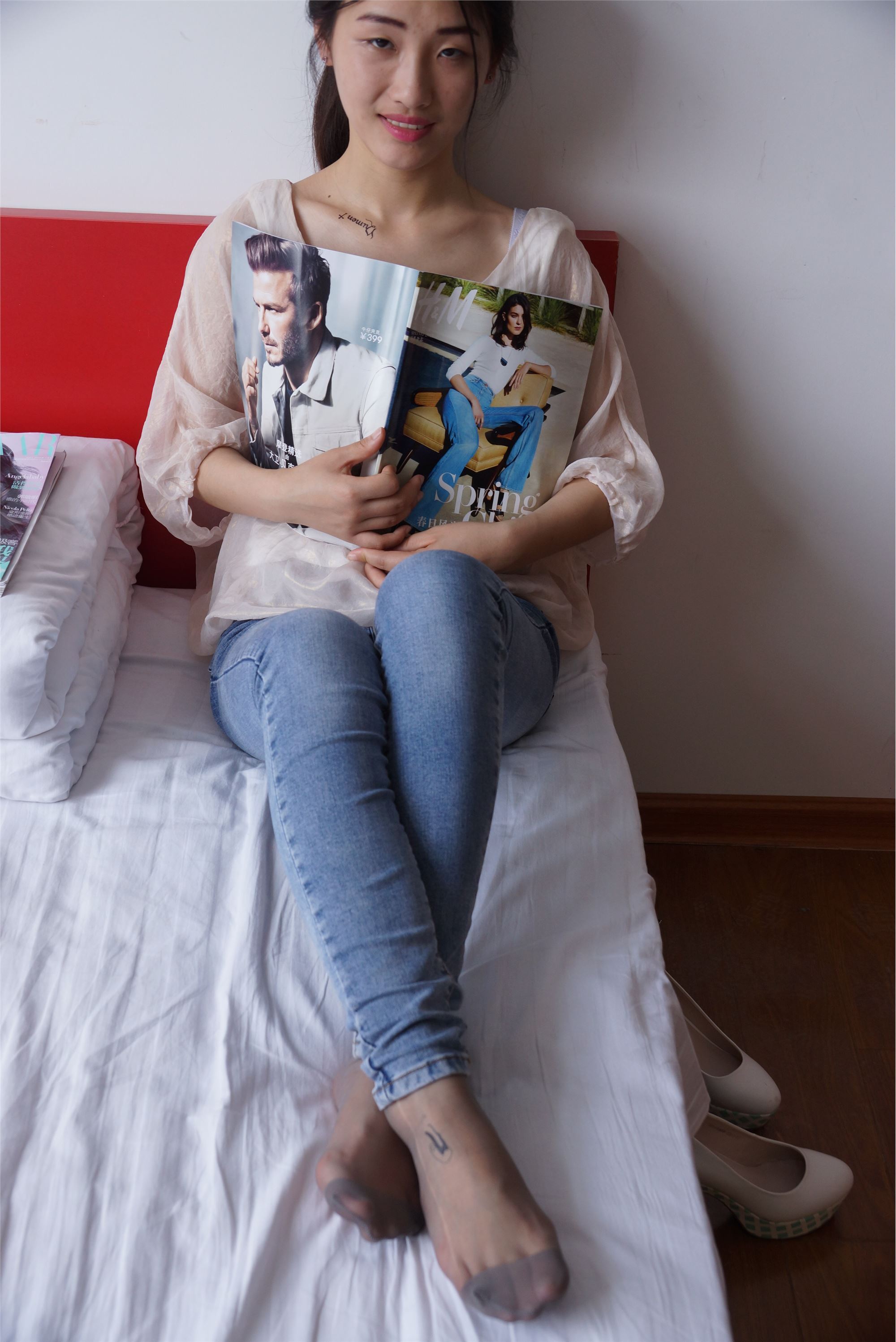 自由摄影 No.005 惬意的周末经典短灰丝陪你看看书